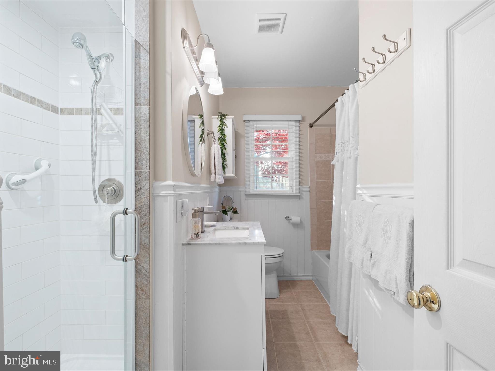 28 Arden Road North East, MD 21901 - Photo 20 of 32 Modern center hall bath