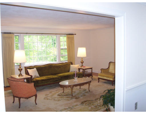 61 Johnson Road Winchester, MA 01890 - Photo 6 of 17 Gallery Image 6