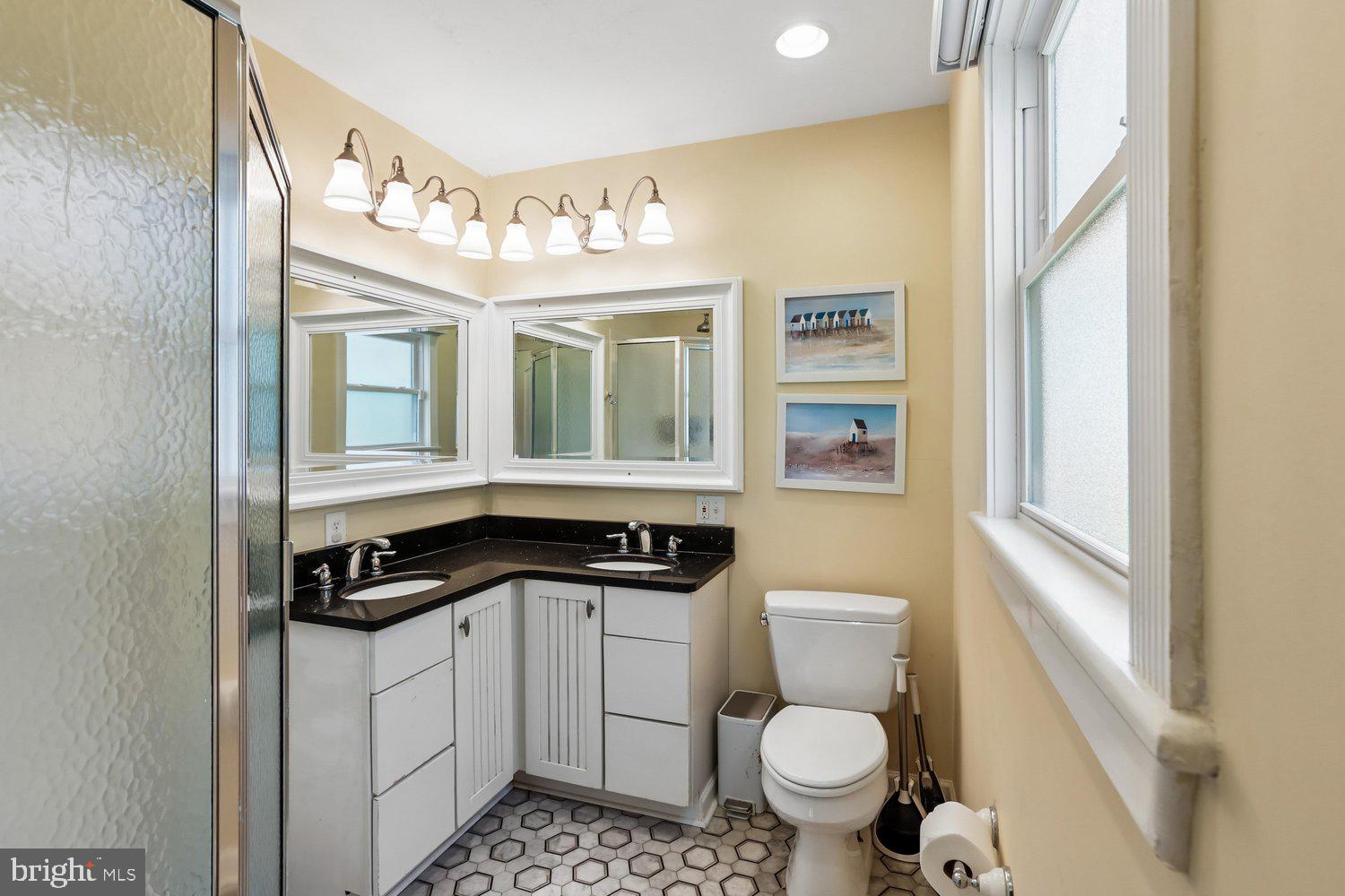 8034 Riverview Road Westover, MD 21871 - Photo 21 of 30 Primary Bath