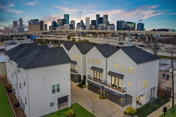 $2,750 | 2014 St Charles Street, Houston, TX 77003