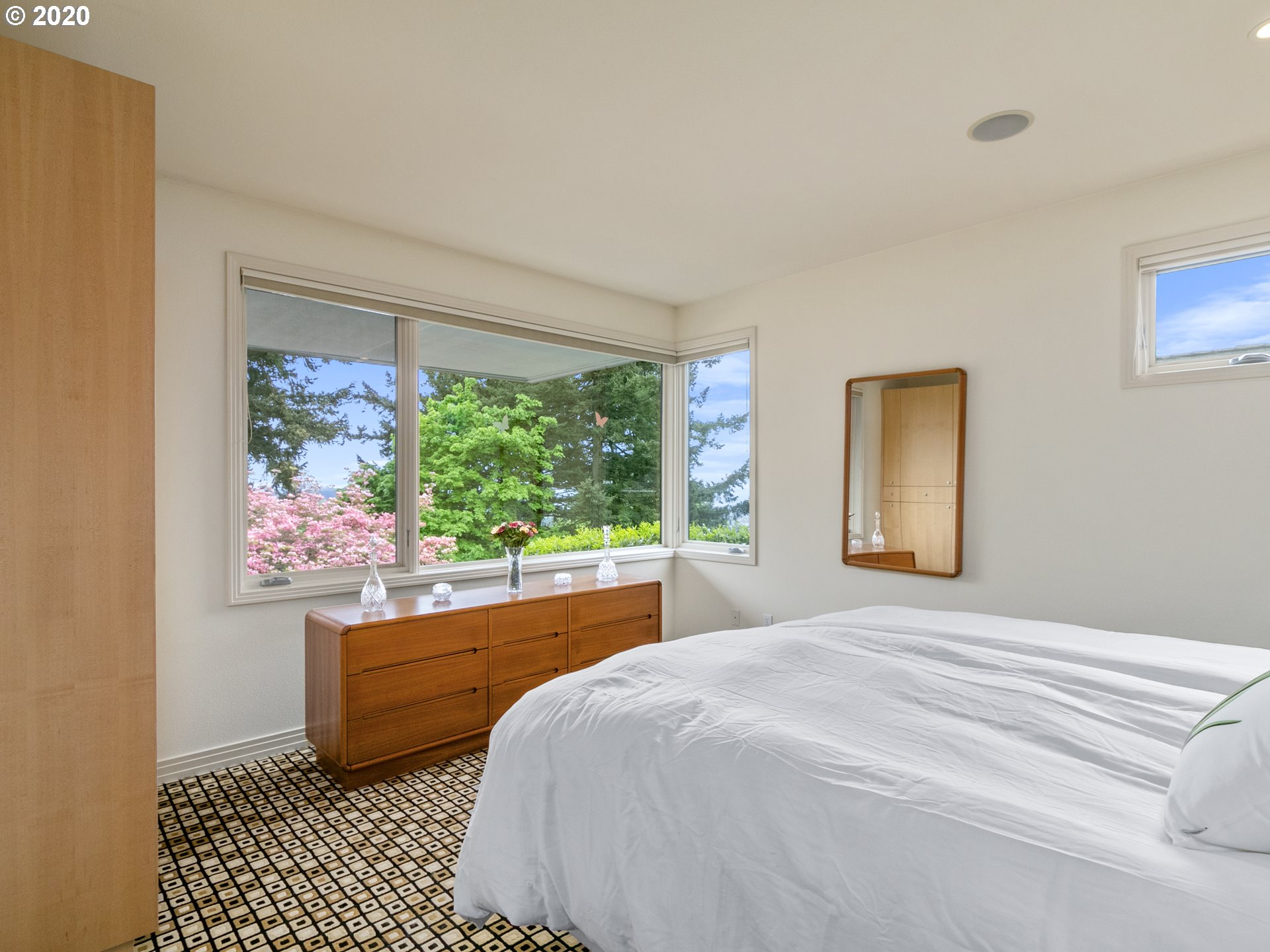 3240 Southwest Donner Way Portland, OR 97239 - Photo 11 of 31