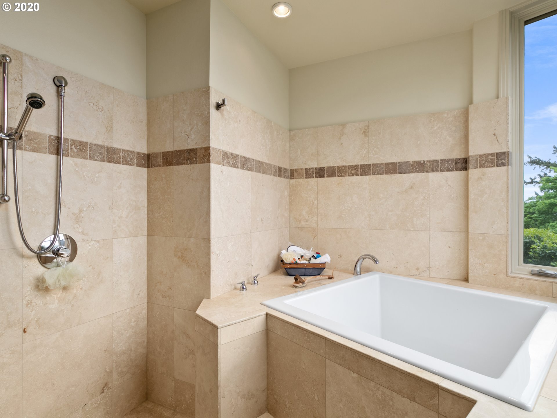 3240 Southwest Donner Way Portland, OR 97239 - Photo 14 of 31