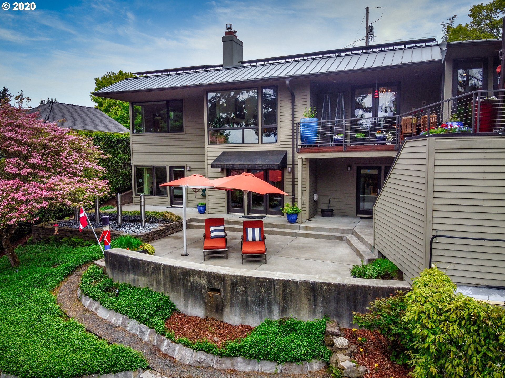 3240 Southwest Donner Way Portland, OR 97239 - Photo 3 of 31
