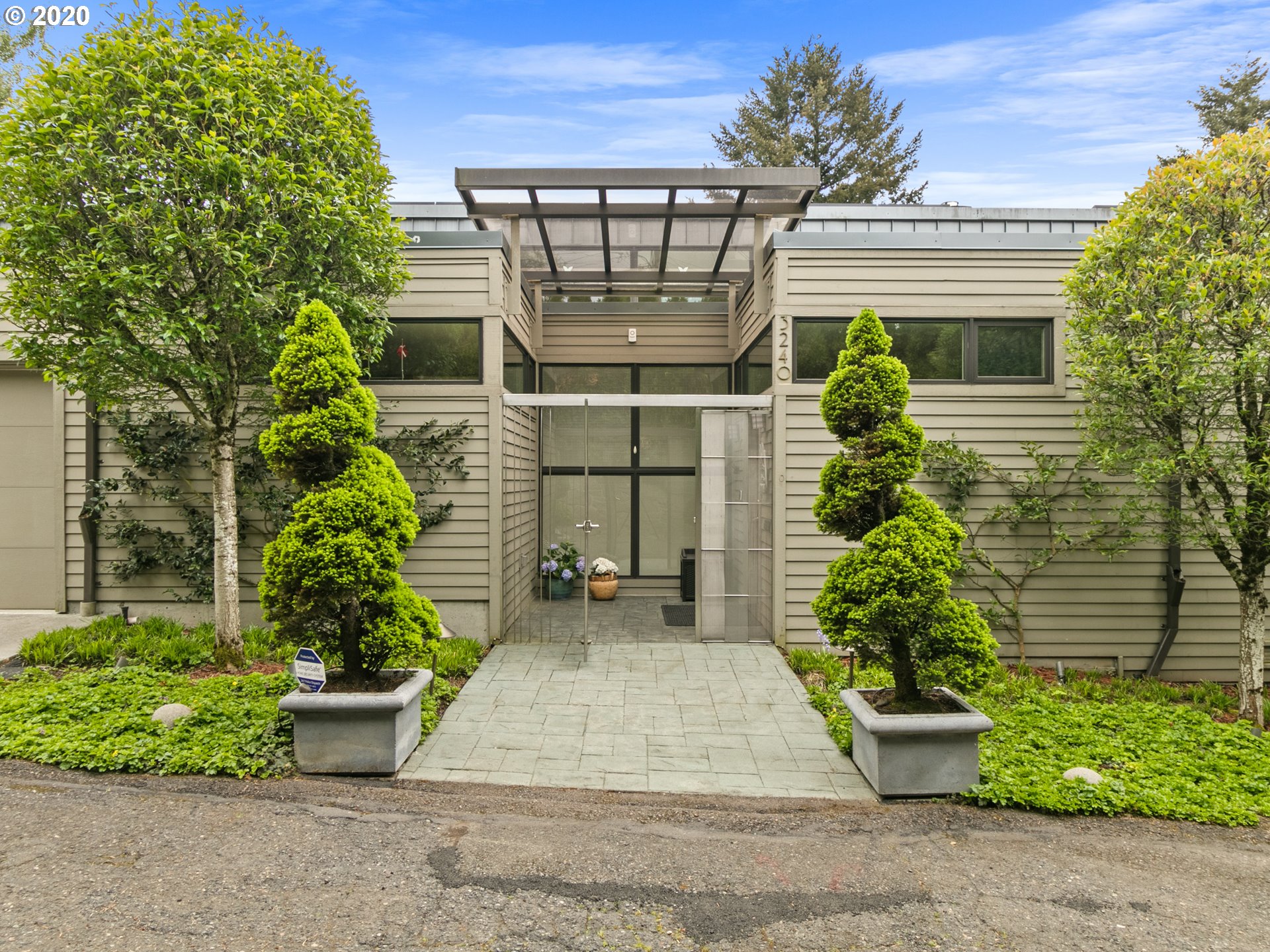 3240 Southwest Donner Way Portland, OR 97239 - Photo 4 of 31