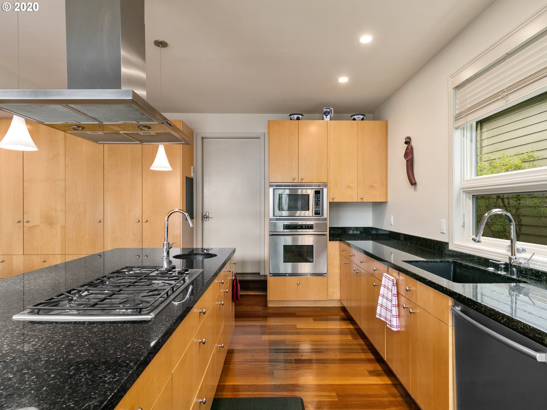 3240 Southwest Donner Way Portland, OR 97239 - Photo 10 of 31
