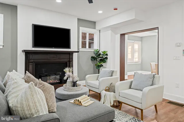 $459,000 | 7 York Court, Baltimore, MD 21218