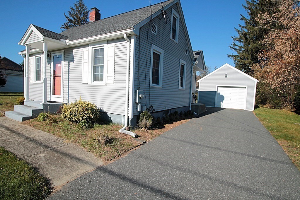 58 Markham Road East Longmeadow, MA 01028 - Photo 3 of 39 Gallery Image 3