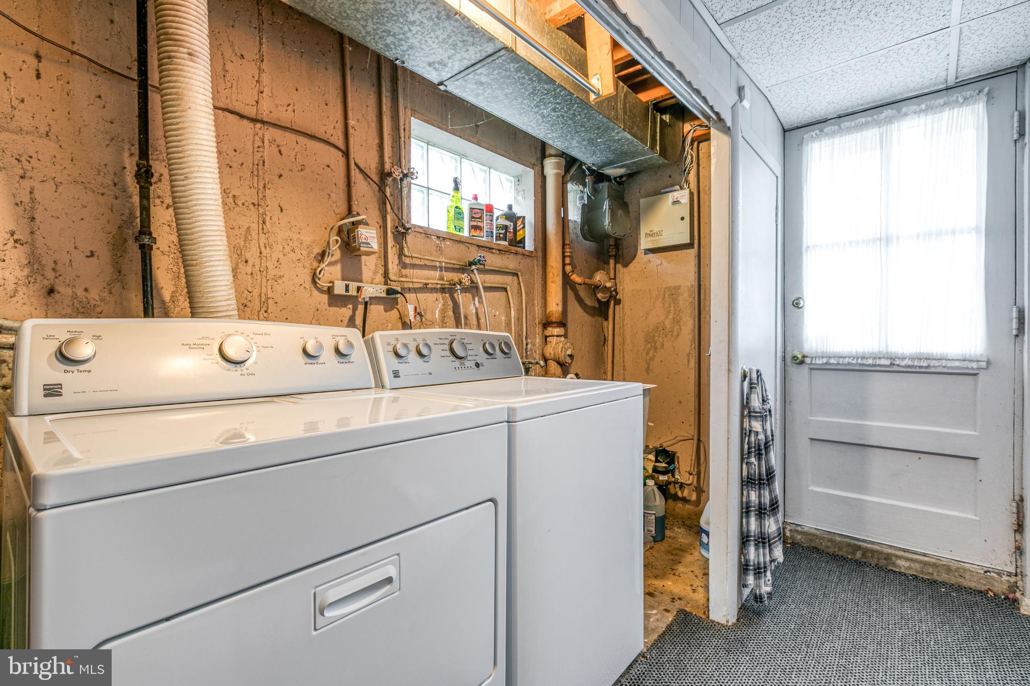 11112 Ridgeway Street Philadelphia, PA 19116 - Photo 27 of 31 Laundry room