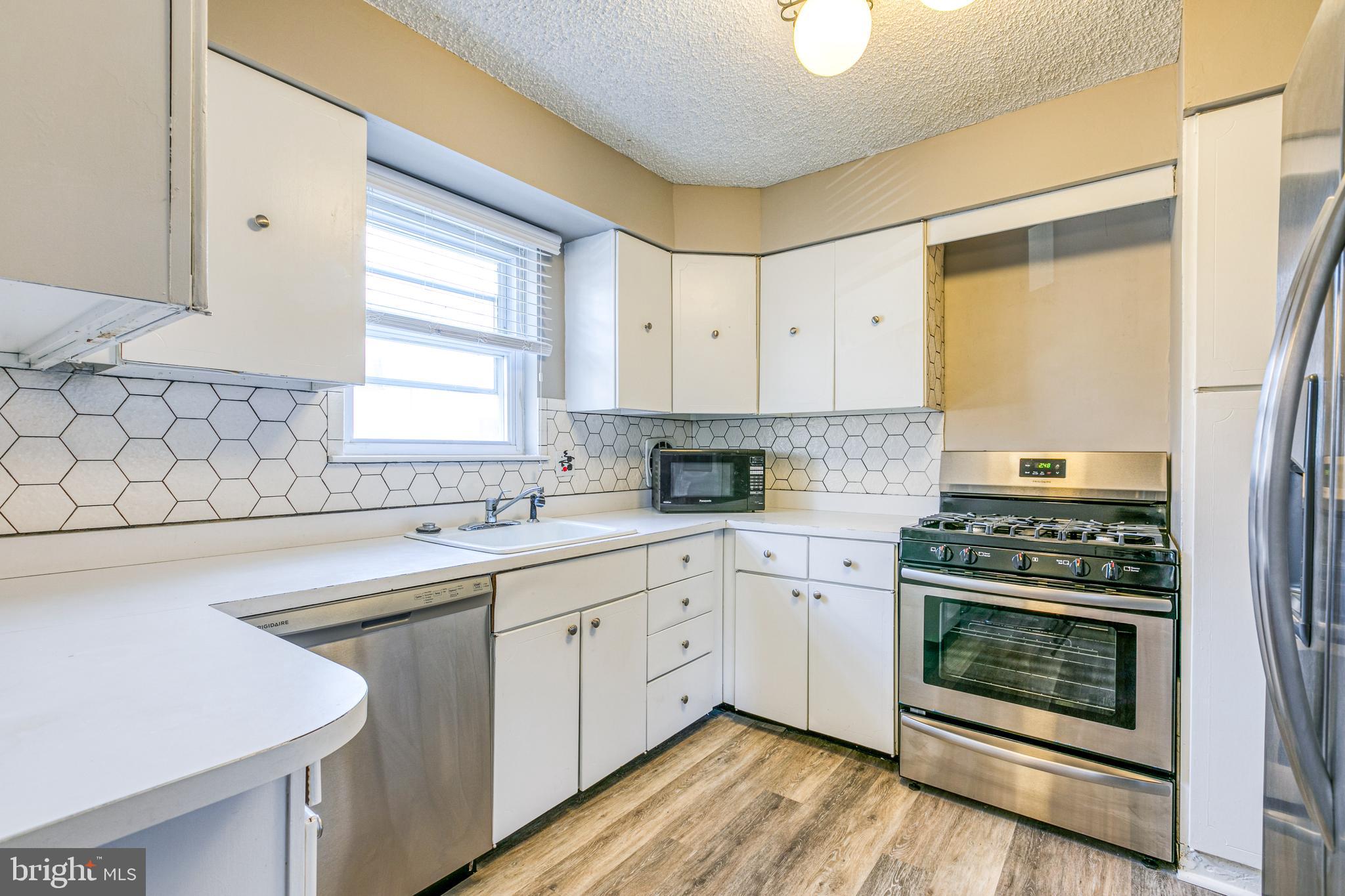 11112 Ridgeway Street Philadelphia, PA 19116 - Photo 5 of 31 Updated kitchen w/ new appliances, flooring, paint