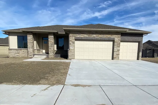 $498,612 | 5950 Forbes Court, Bel Aire, KS 67220