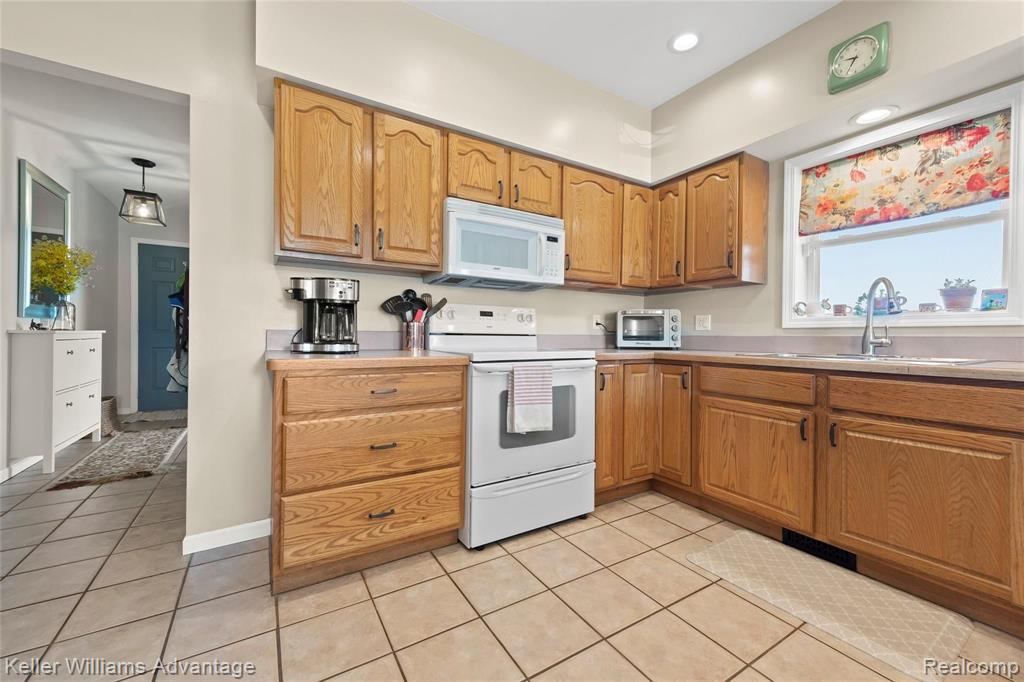 6347 Oak Grove Road Howell, MI 48855 - Photo 8 of 49