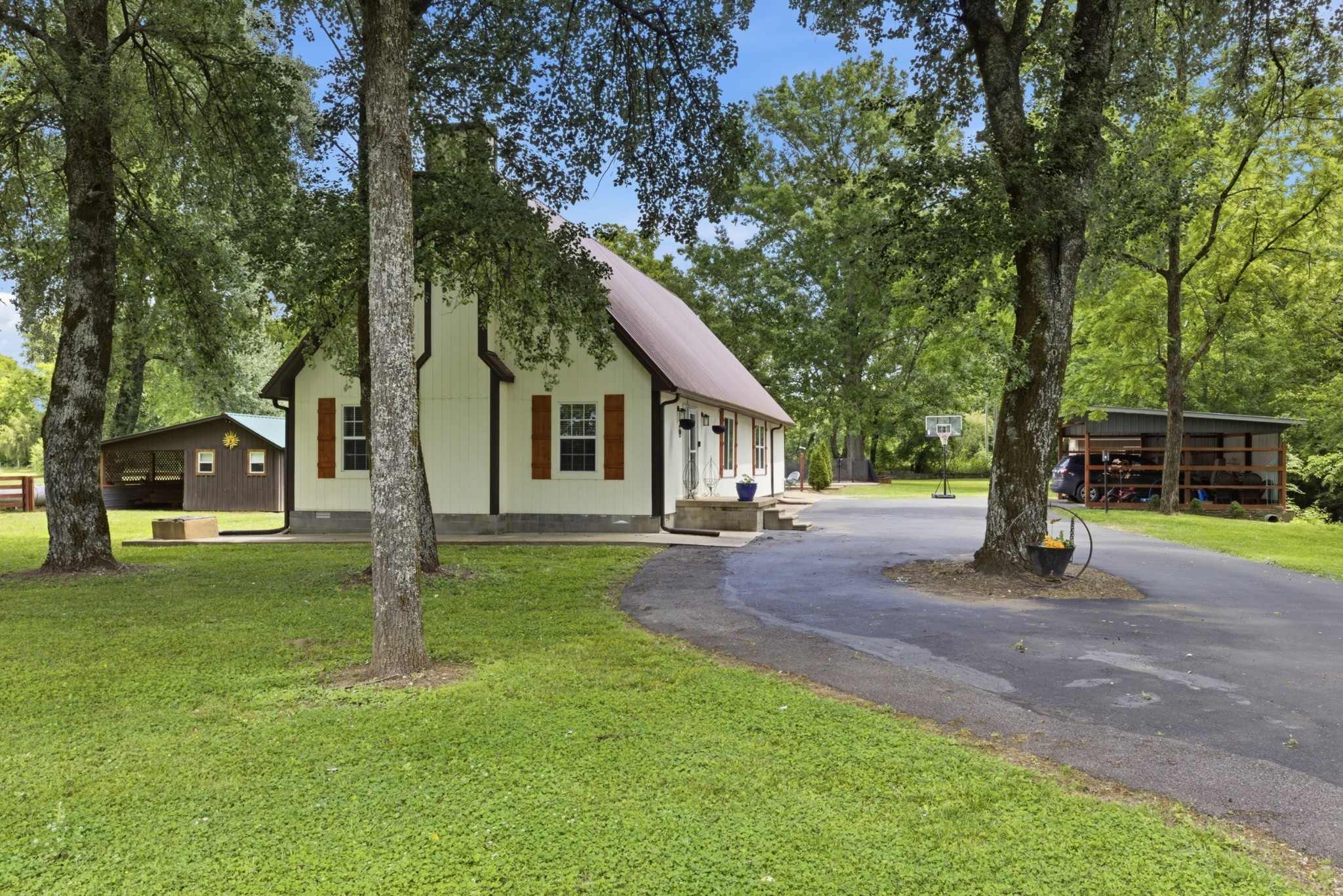 2540 Carl Fox Road Cornersville, TN 37047 - Photo 35 of 48 a front view of a house with a garden