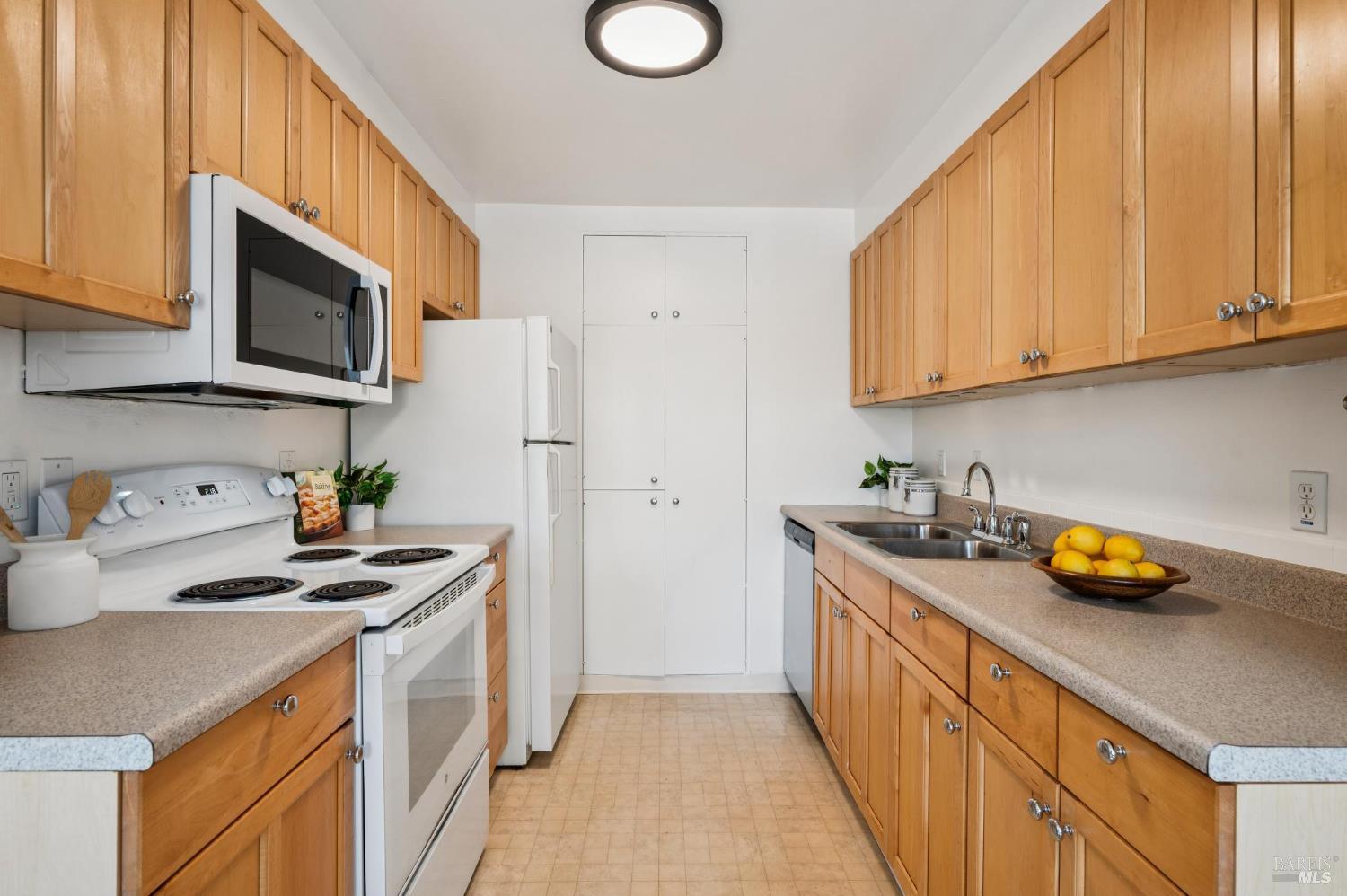 96 Forest Lane San Rafael, CA 94903 - Photo 13 of 58