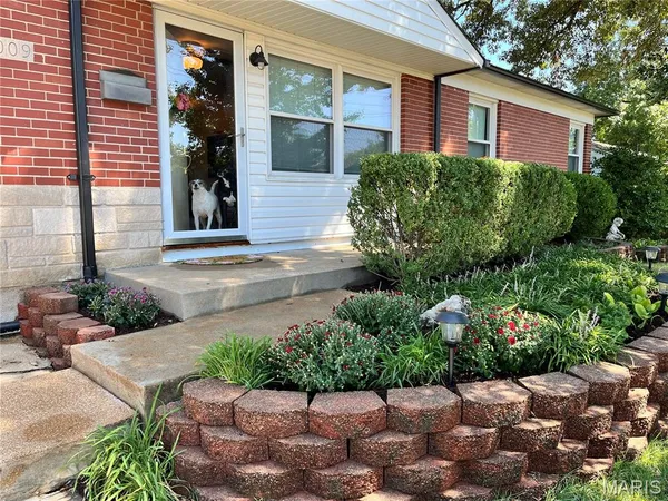 $295,000 | 7009 Heege Road, St. Louis, MO 63123