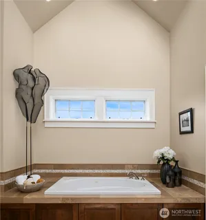 $3,389,000 | 10910 Northeast 18th Place, Bellevue, WA 98004