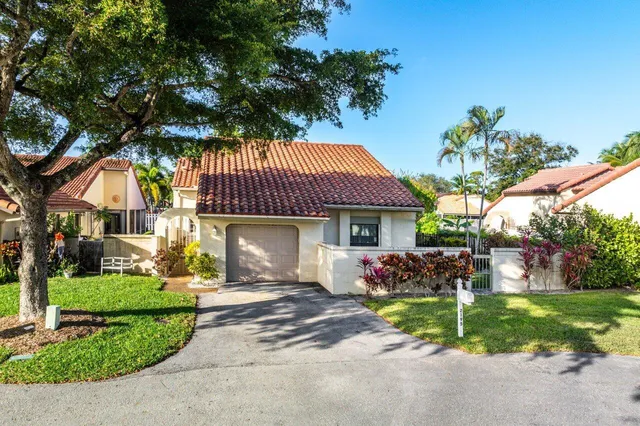 a front view of house with yard