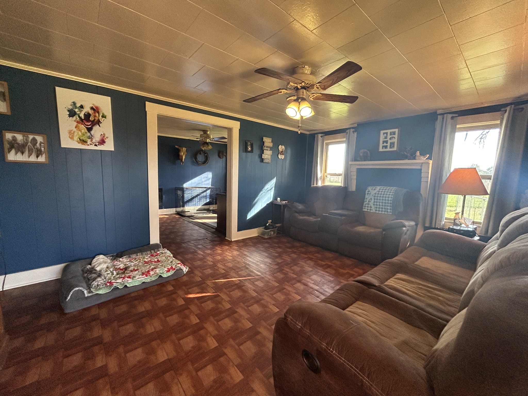 48 Idaho Road Leoma, TN 38468 - Photo 34 of 40 a living room with furniture and a chandelier