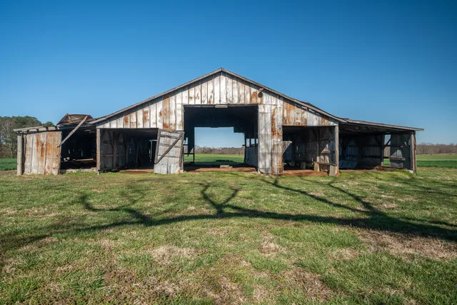 a view of a house with a yard and garage