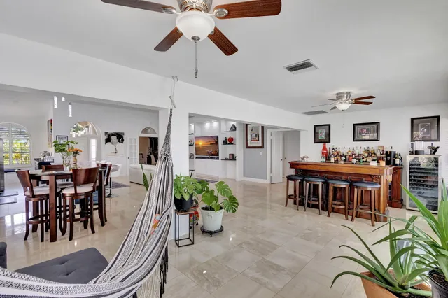 a view of a workspace with furniture and a livingroom
