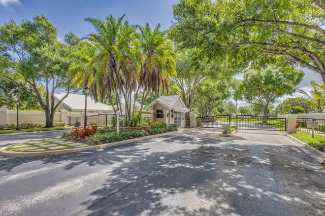 $849,500 | 2354 Saratoga Bay Drive, West Palm Beach, FL 33409