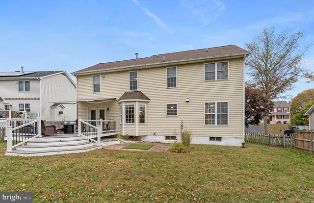 a view of an house with backyard and trees