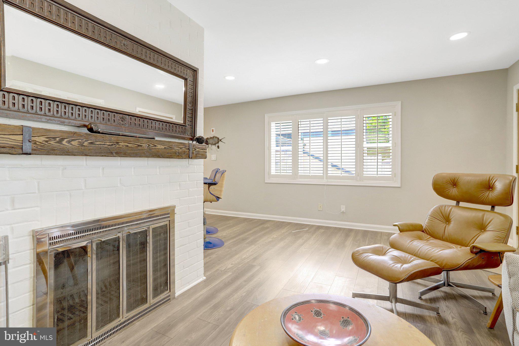 6616 Braddock Road Annandale, VA 22312 - Photo 8 of 61 Living Room