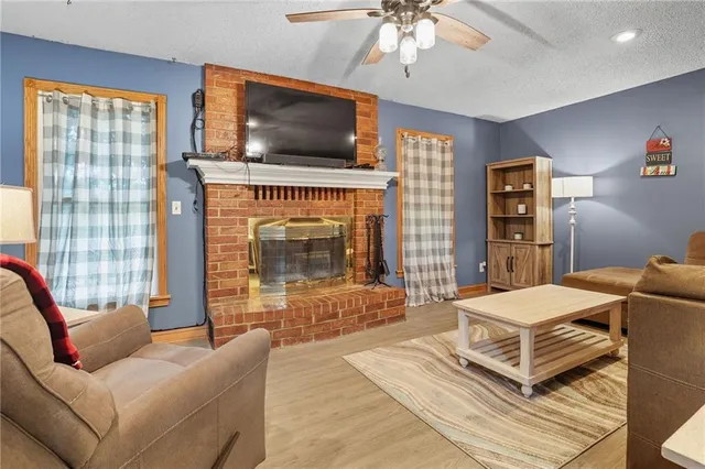 $485,000 | 8589 State D Highway, Napoleon, MO 64074