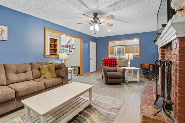 $485,000 | 8589 State D Highway, Napoleon, MO 64074