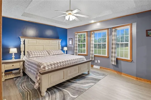 $485,000 | 8589 State D Highway, Napoleon, MO 64074