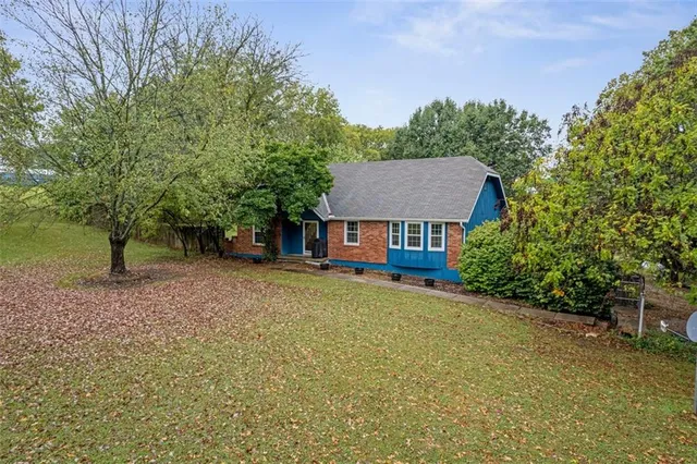 $485,000 | 8589 State D Highway, Napoleon, MO 64074