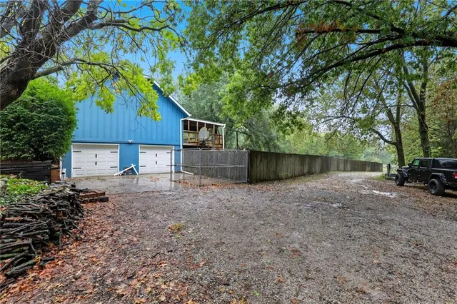 $485,000 | 8589 State D Highway, Napoleon, MO 64074