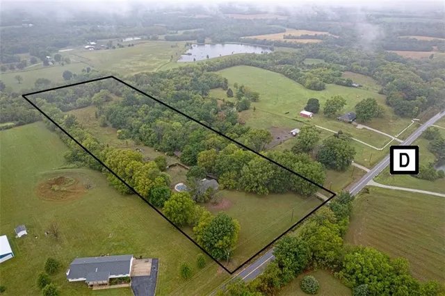 $485,000 | 8589 State D Highway, Napoleon, MO 64074