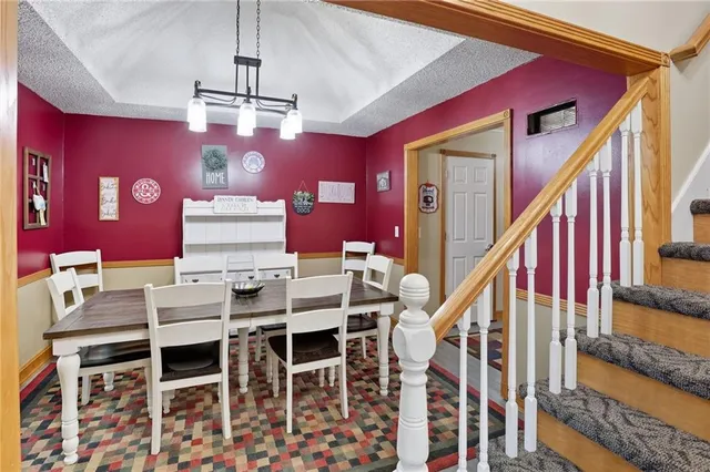 $485,000 | 8589 State D Highway, Napoleon, MO 64074