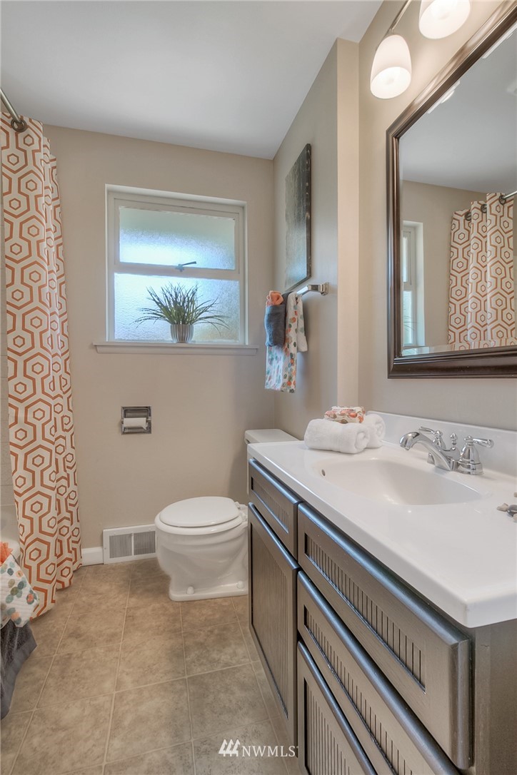 643 Southwest Normandy Road Normandy Park, WA 98166 - Photo 18 of 22