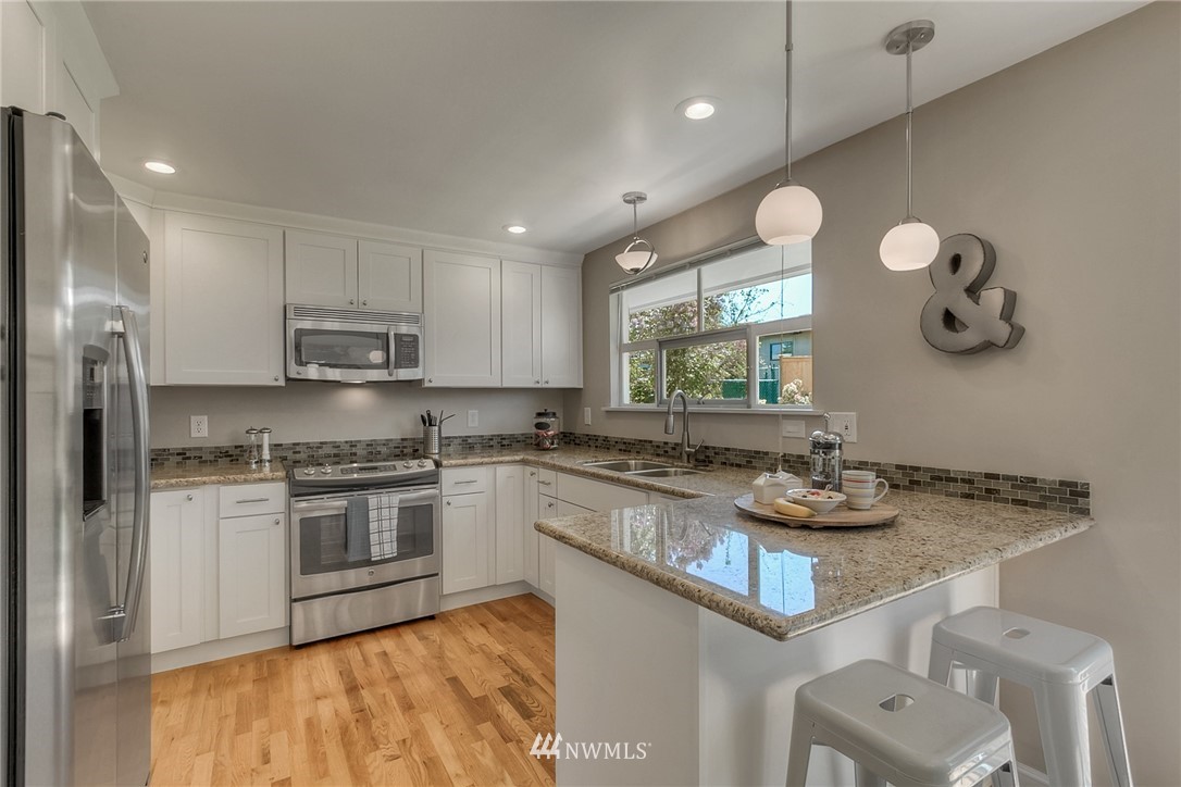 643 Southwest Normandy Road Normandy Park, WA 98166 - Photo 8 of 22