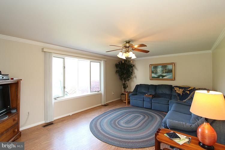 7428 Damascus Road Gaithersburg, MD 20882 - Photo 3 of 30 Living Room