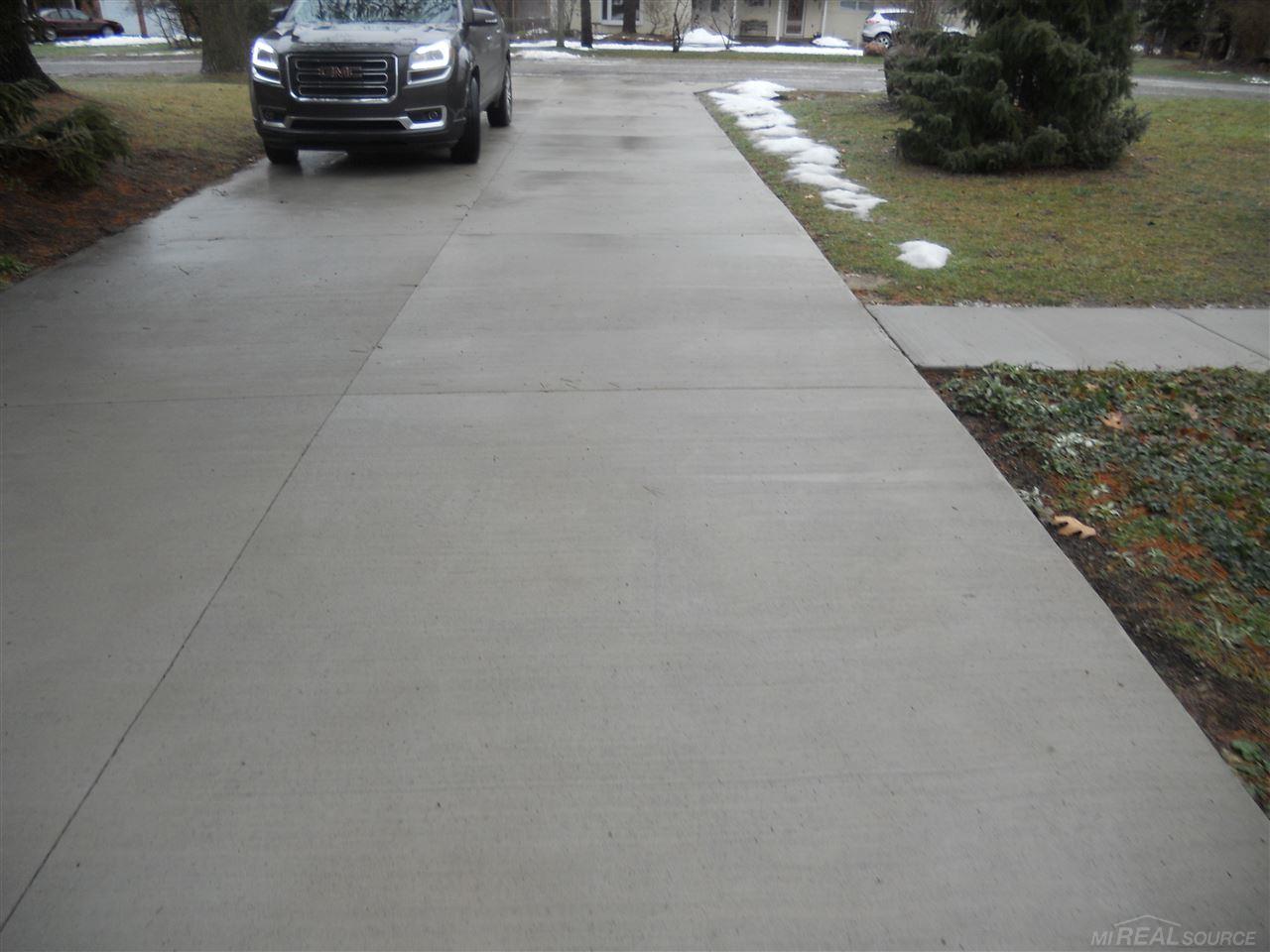 5911 Little Pine Lane Rochester, MI 48306 - Photo 4 of 38 31310681-3.JPG