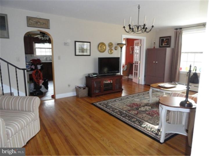 51 Blue Ridge Road Reading, PA 19606 - Photo 4 of 25 Living Room