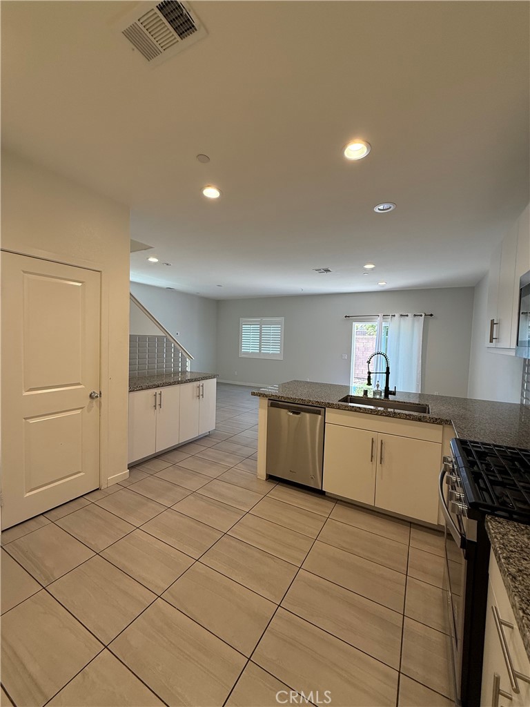 27459 Red Rock Road Moreno Valley, CA 92555 - Photo 7 of 31