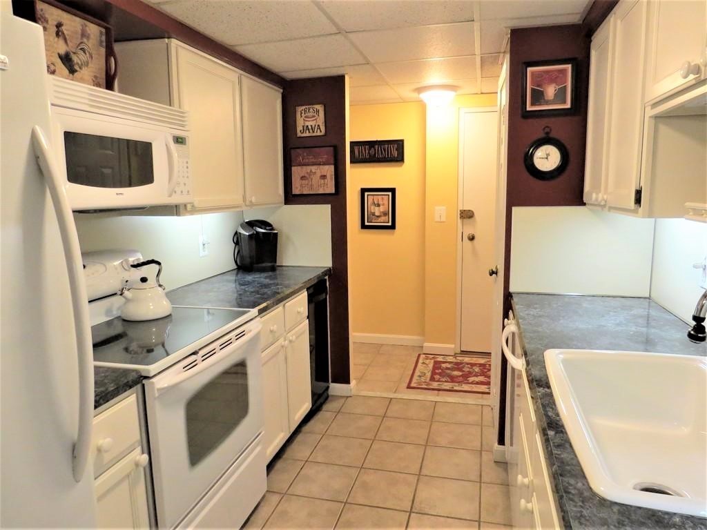 41 Angleside Road, Unit 4 Waltham, MA 02453 - Photo 3 of 14 Gallery Image 3