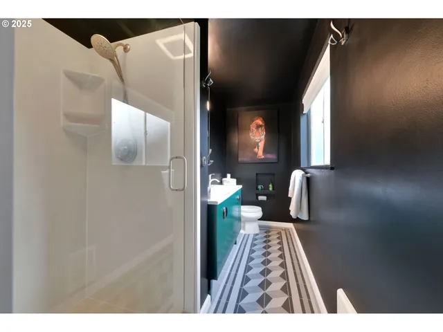 a picture of a bathroom