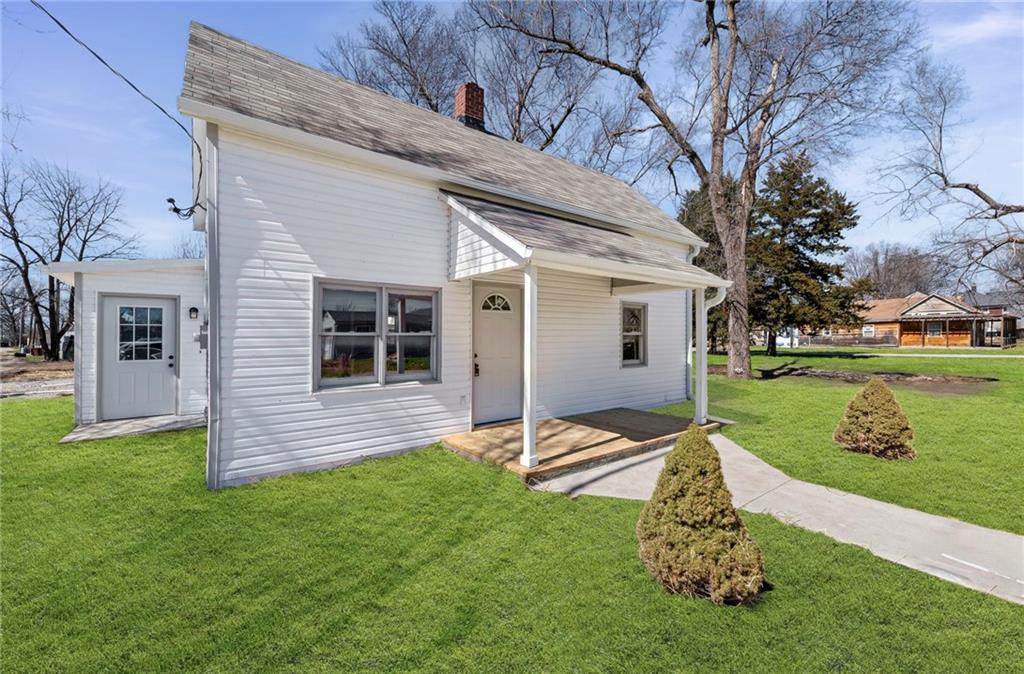 302 Wells Street Orrick, MO 64077 - Photo 2 of 23