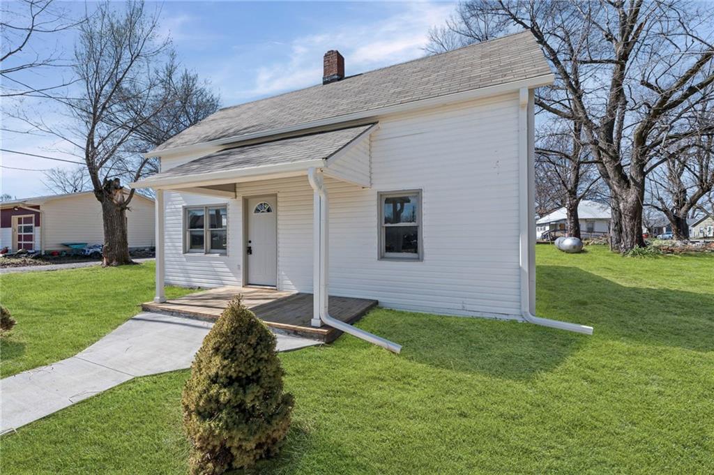 302 Wells Street Orrick, MO 64077 - Photo 3 of 23