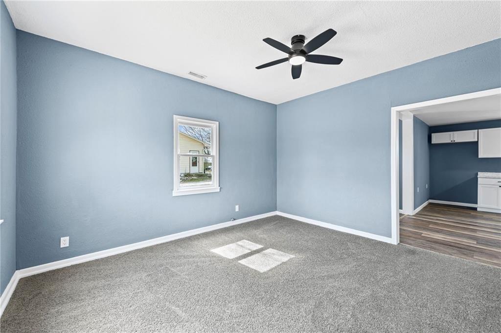 302 Wells Street Orrick, MO 64077 - Photo 5 of 23