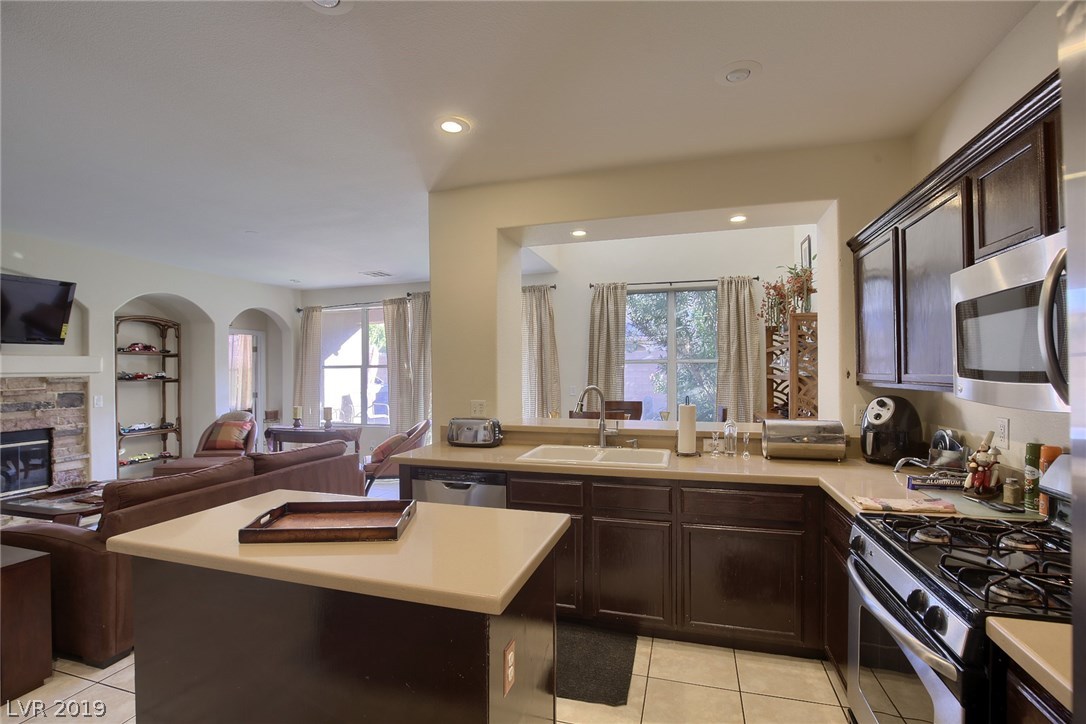 827 Wintersweet Road Henderson, NV 89015 - Photo 9 of 40 Gallery Image 9