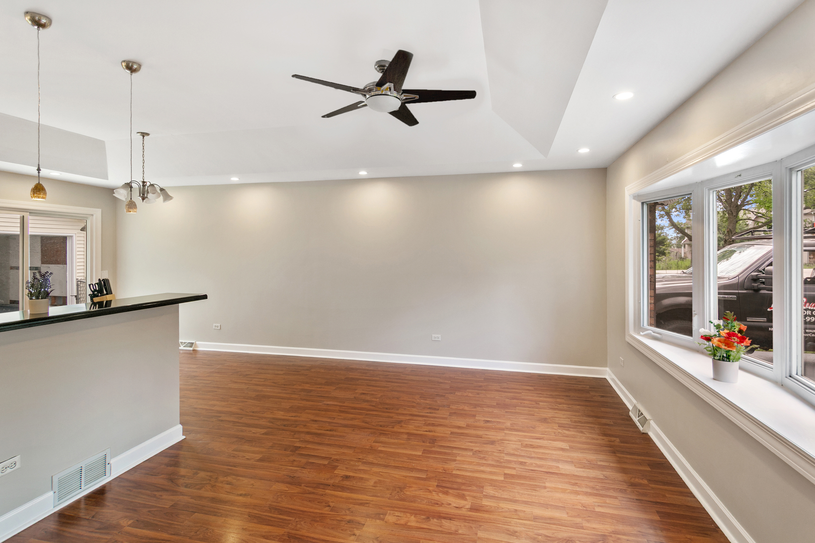 219 Countryside Lane Lindenhurst, IL 60046 - Photo 2 of 25