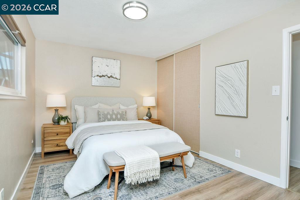 508 Viewmont Street Benicia, CA 94510 - Photo 14 of 34 a bedroom with a bed and a lamp