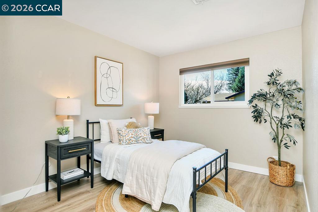 508 Viewmont Street Benicia, CA 94510 - Photo 17 of 34 a bedroom with a bed and a potted plant