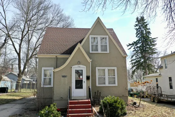 $135,000 | 521 7th Street Southwest, Willmar, MN 56201