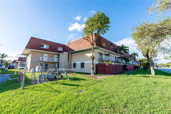 $2,300 | 250 Northwest 107th Avenue, Unit 205, Miami, FL 33172